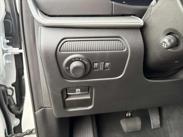 New 2026 Bright White Clearcoat Jeep Grand Wagoneer image 29