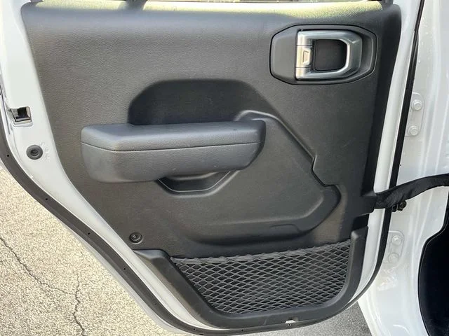 Used 2025 White Jeep Sport S image 17