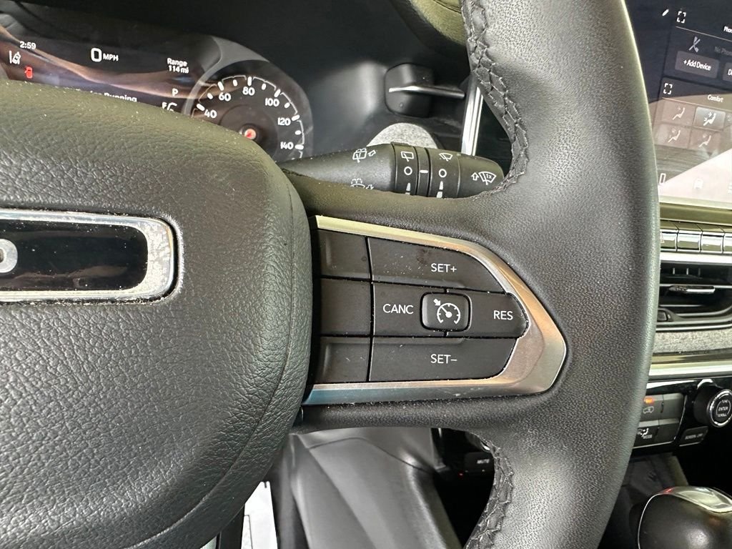 Used 2024 White Jeep Latitude image 13
