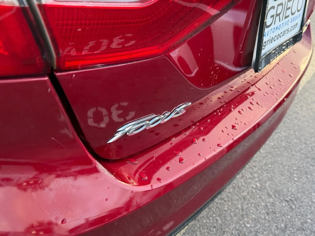 Used 2013 Ruby Red Metallic Ford SE image 14