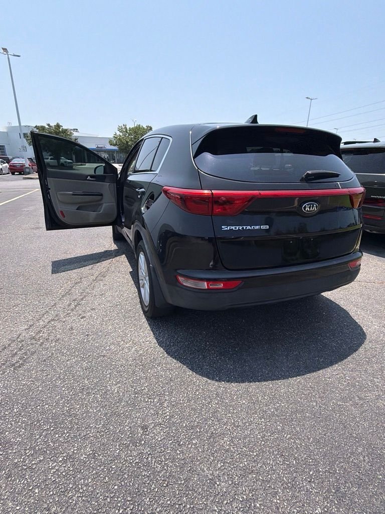 Used 2017 Red Kia LX image 9