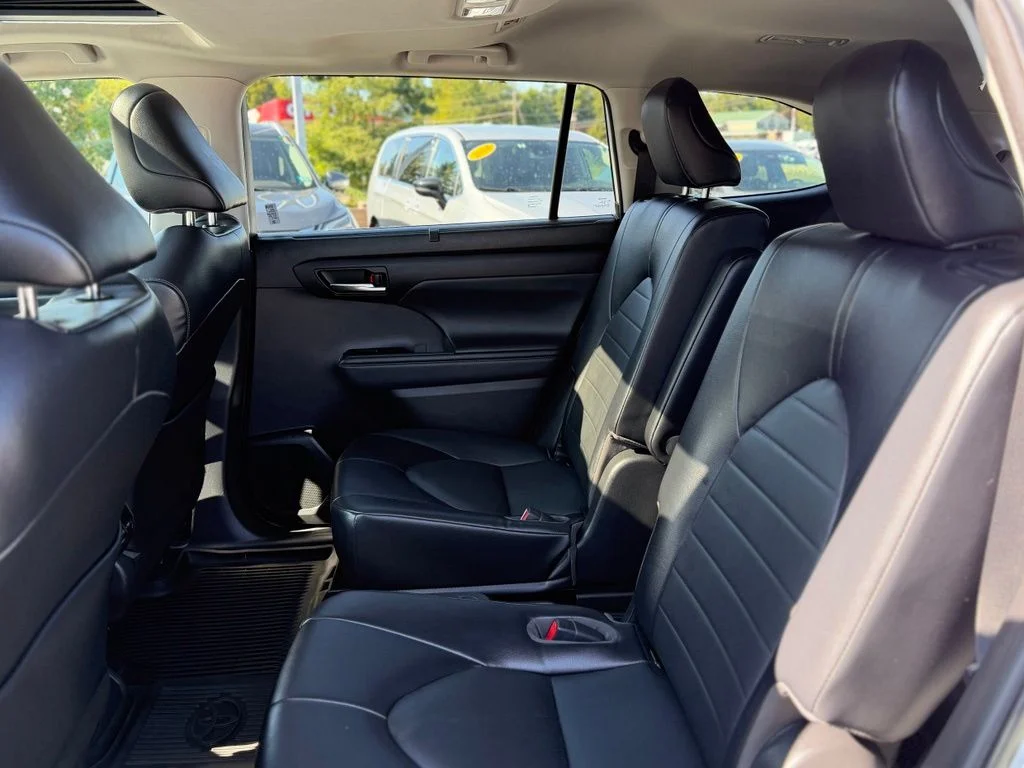 Used 2022 Beige Toyota XLE image 10