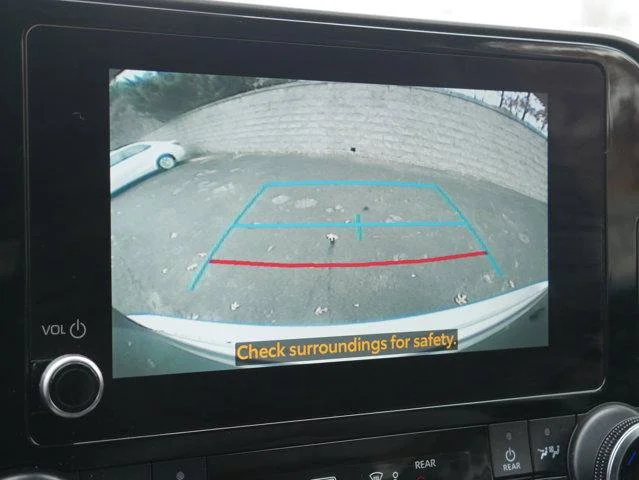 Used 2024  Toyota  image 19