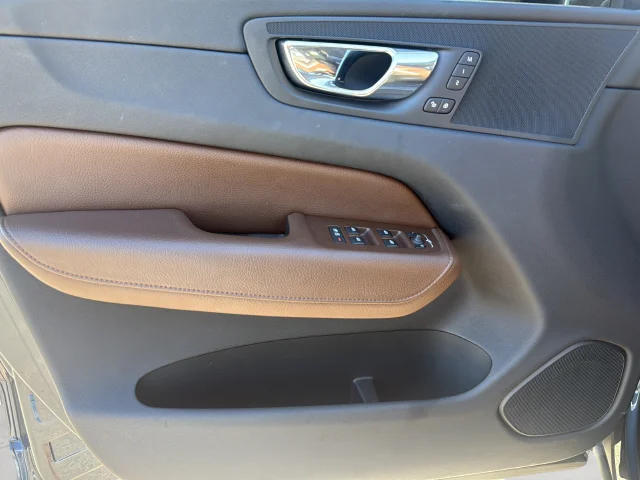 Used 2018 Blue Volvo T5 Momentum image 11