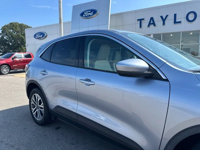 Used 2022 Blue Silver Metallic Ford SEL image 7