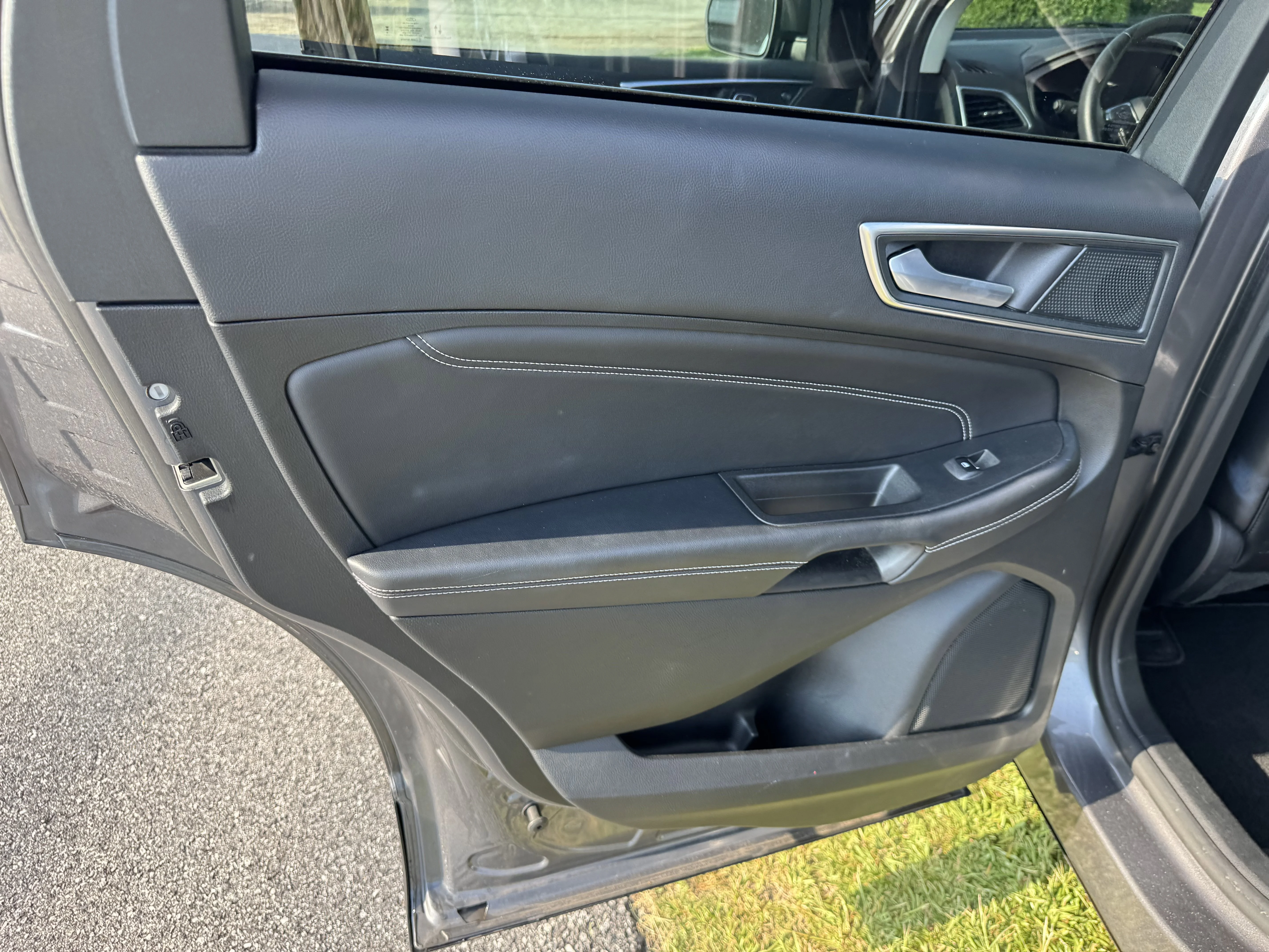 2024 Ford Edge Titanium - Photo 10