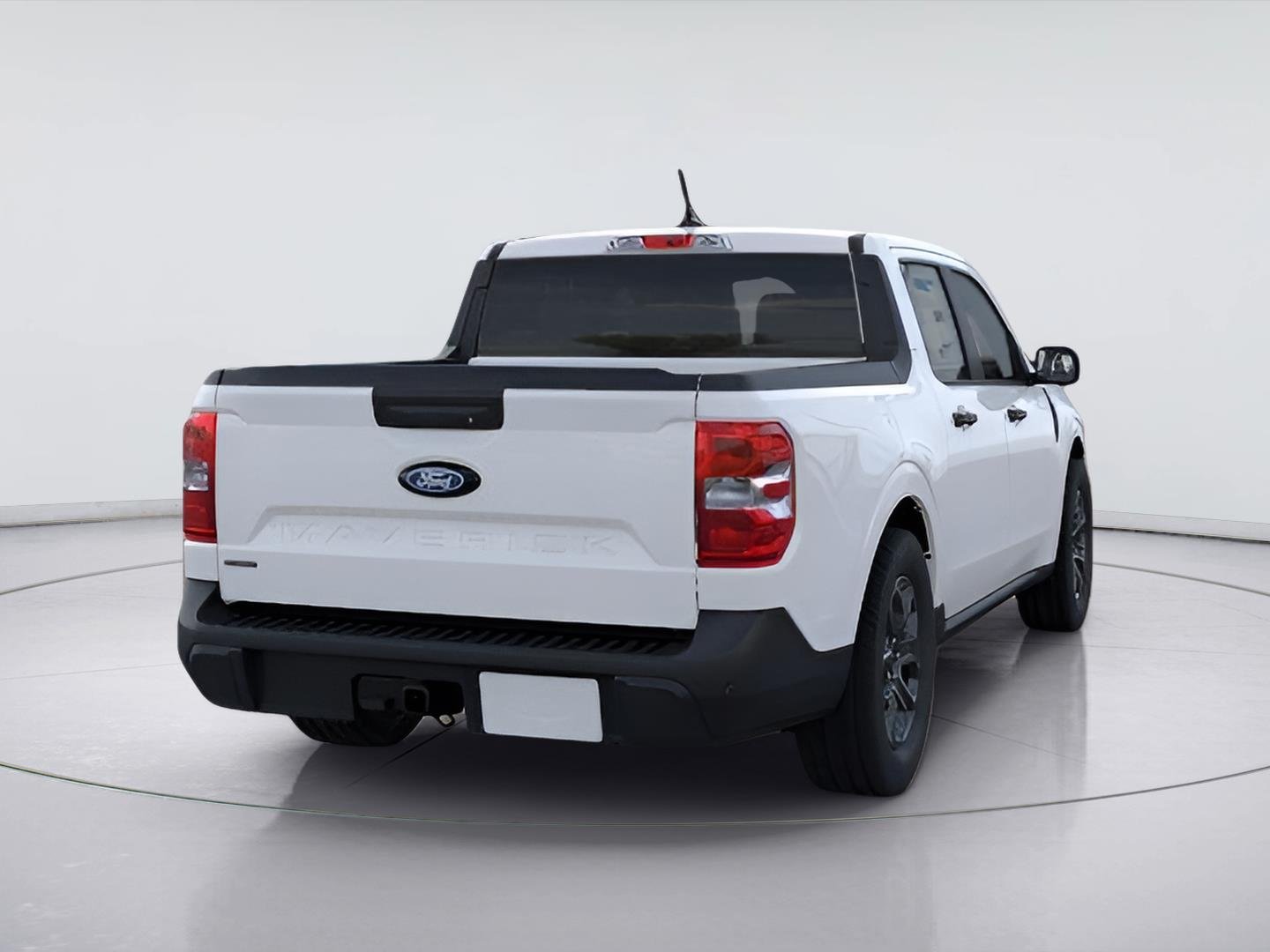 New 2026 Oxford White Ford XLT image 8