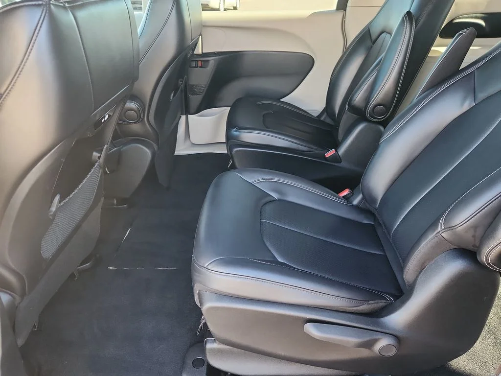 Used 2023 Black Chrysler Touring L image 11