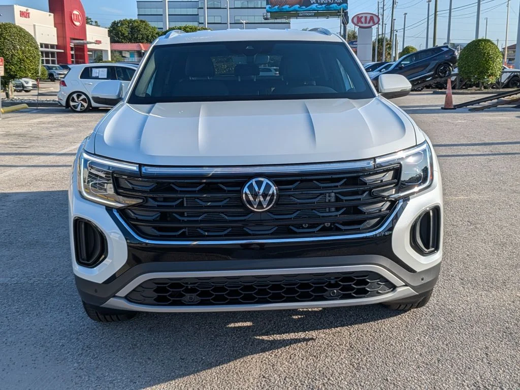 New 2026 White/off-white Volkswagen SE w/Technology image 6