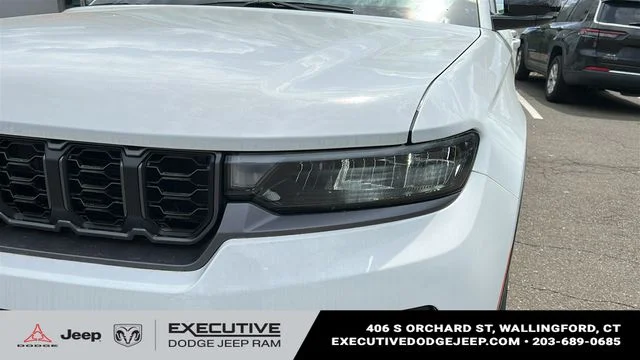 New 2026 Bright White Clear-Coat Exterior Paint Jeep Limited image 7