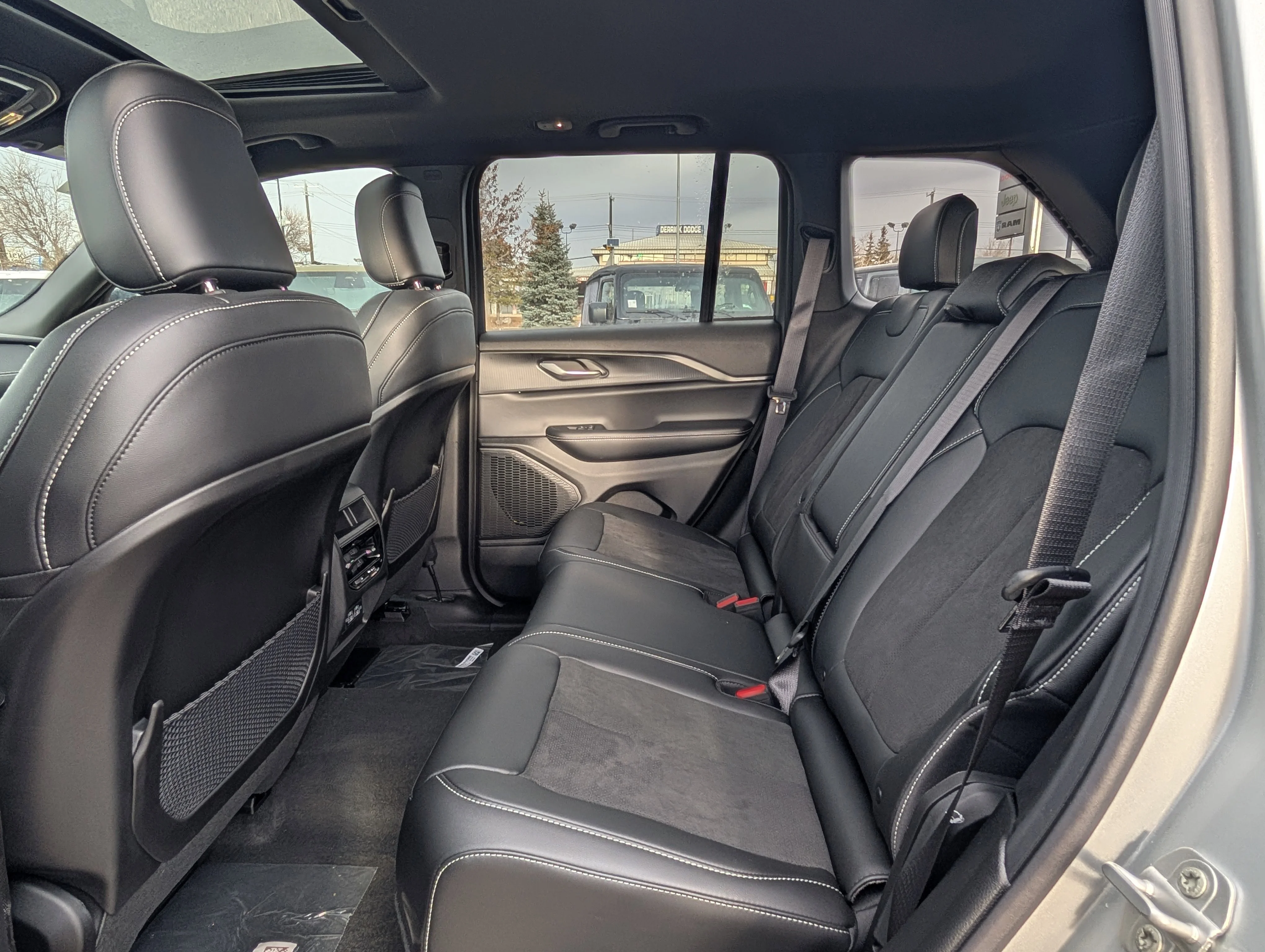 New 2025 Silver Zynith Jeep Altitude image 18