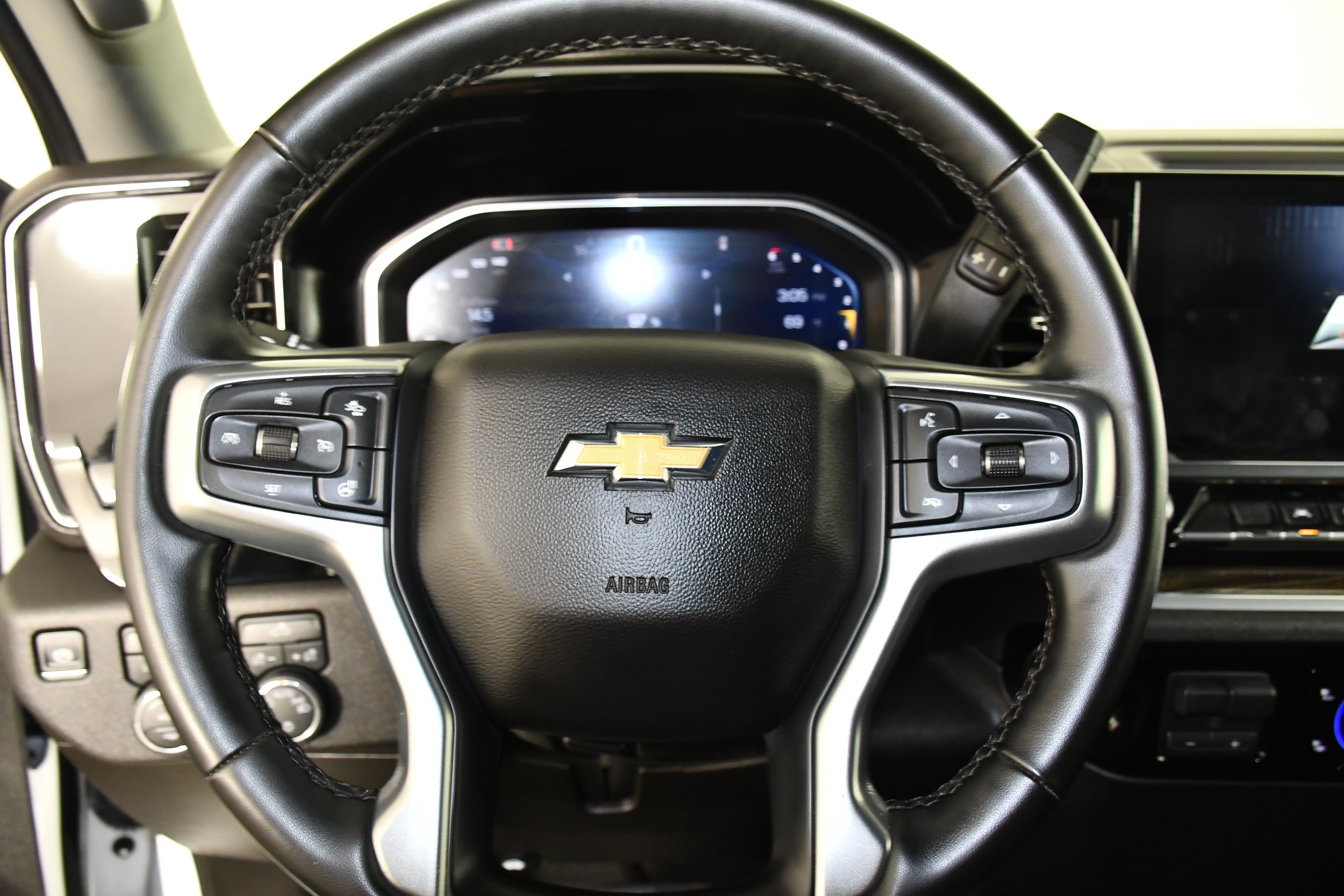 Used 2026 Summit White Chevrolet LT image 20