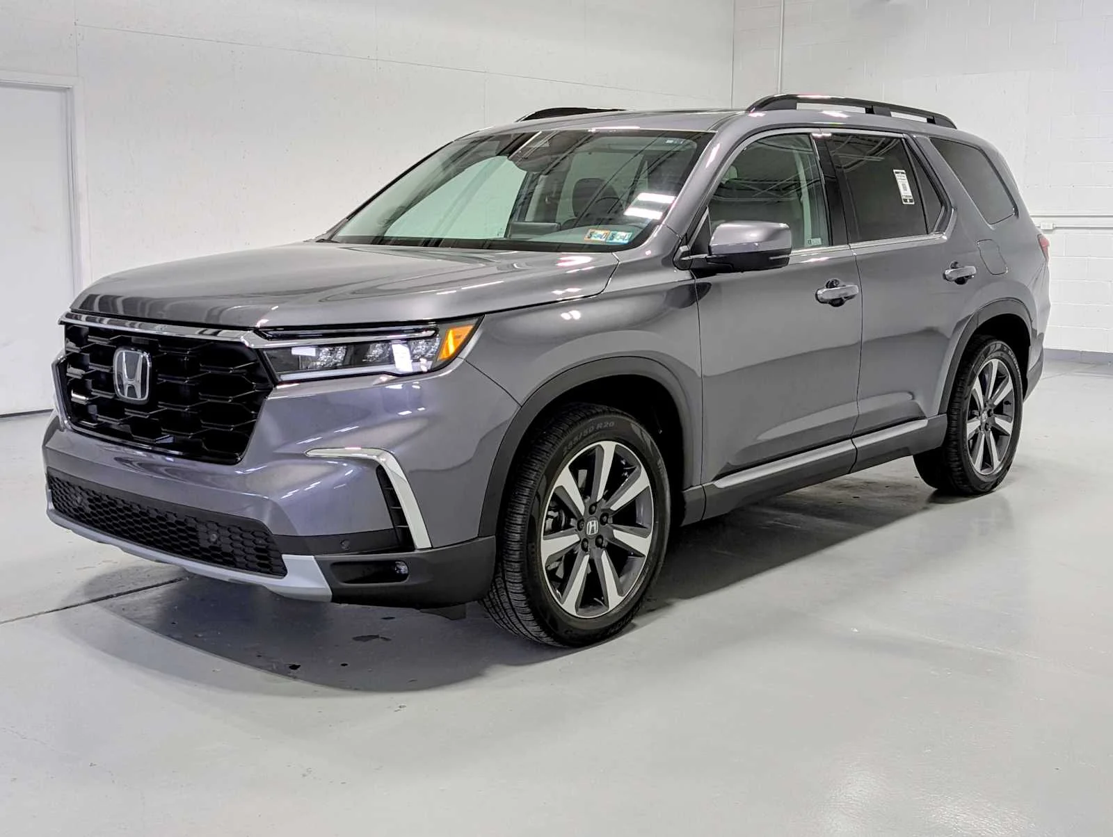 2025 Honda Pilot Touring AWD's photo