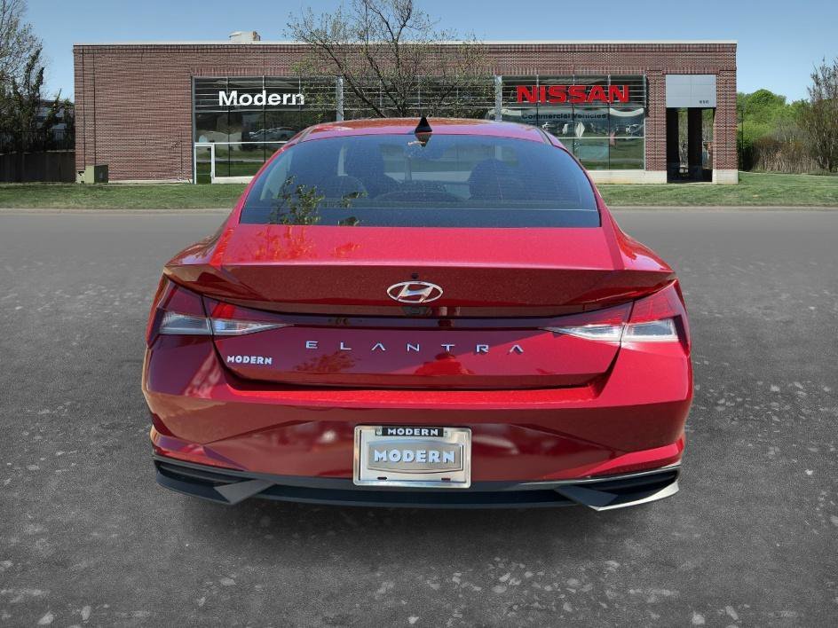 Used 2023 Ultimate Red Hyundai SEL image 3