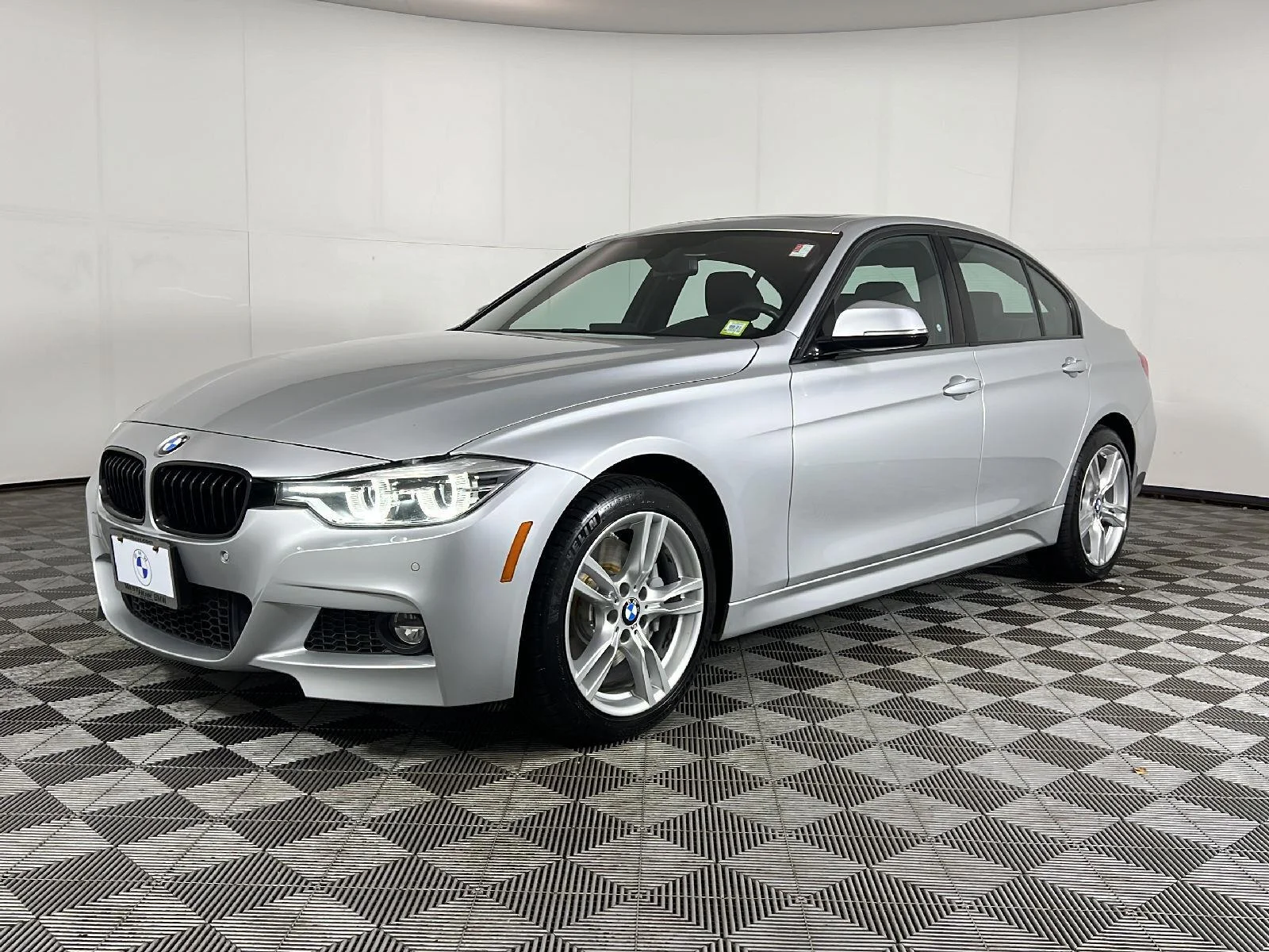 Used 2017  BMW 330i xDrive image 12