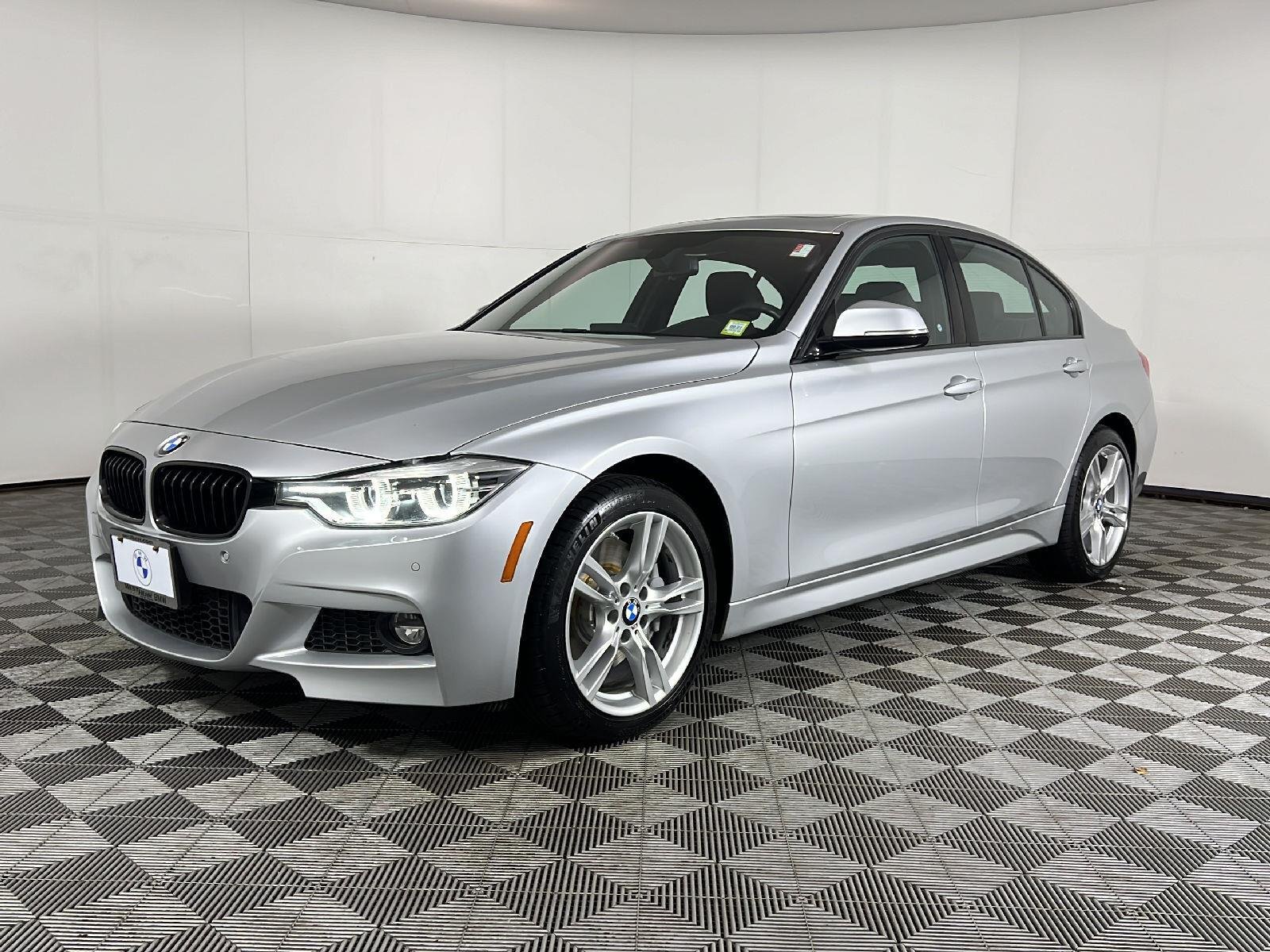 Used 2017  BMW 330i xDrive image 12