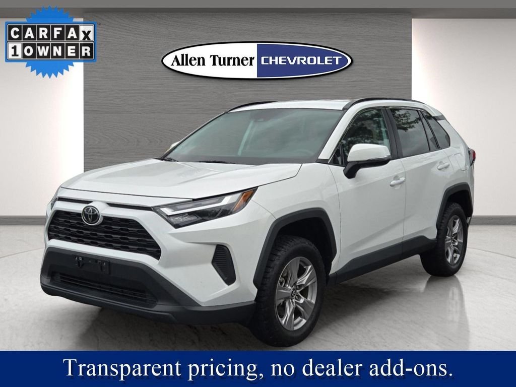 Used 2022 White Toyota XLE image 3
