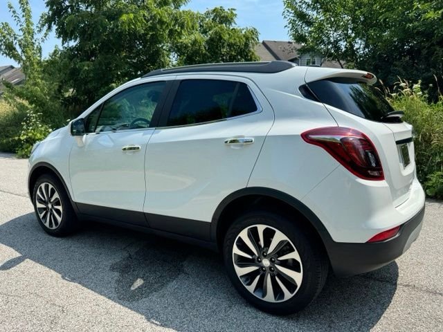 Used 2022 Summit White Buick Preferred image 7