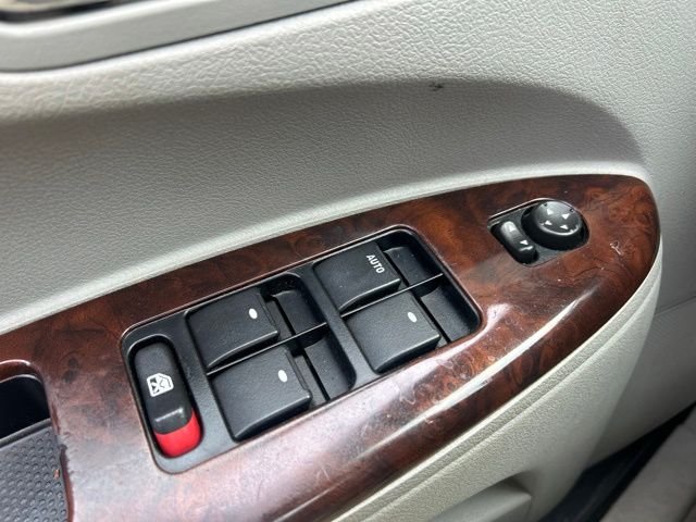 Used 2008 Gray Buick CXL image 14