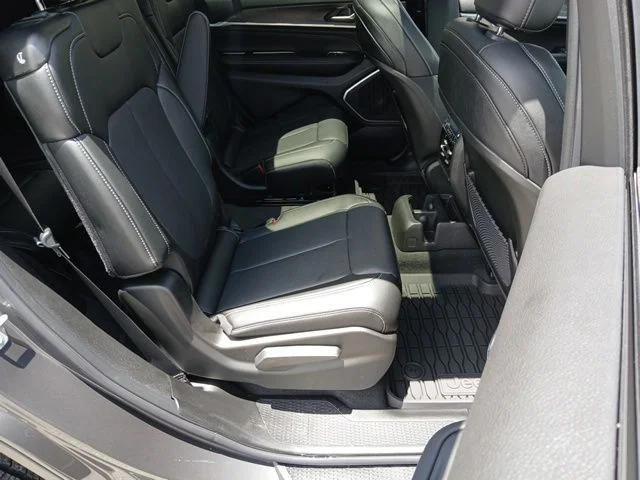 New 2026 Baltic Gray Metallic Clear-Coat Exterior Paint Jeep Limited Reserve image 25