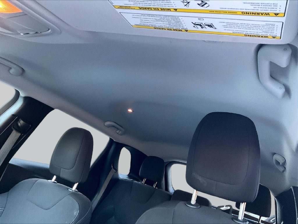 Used 2021 White Jeep Latitude image 7
