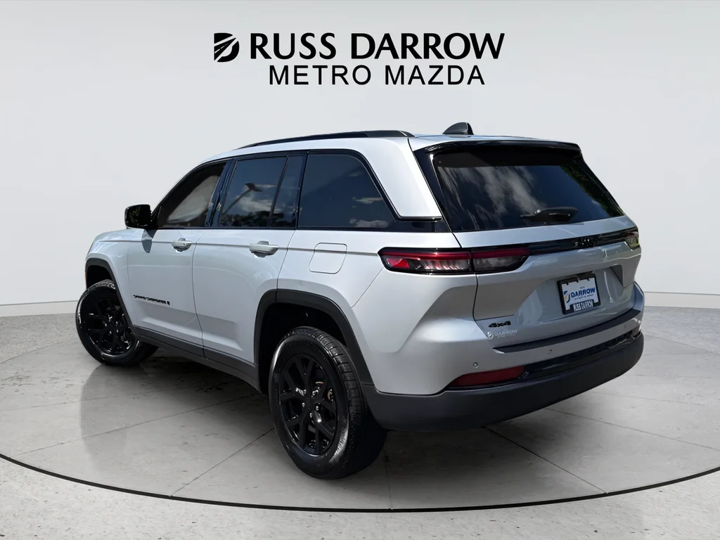 Used 2025 Silver Jeep Altitude image 3