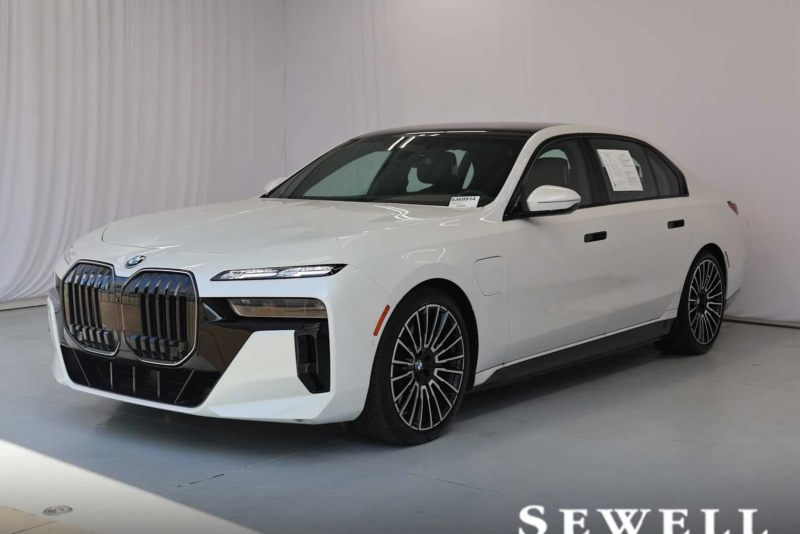 2026 BMW 750e 750e xDrive