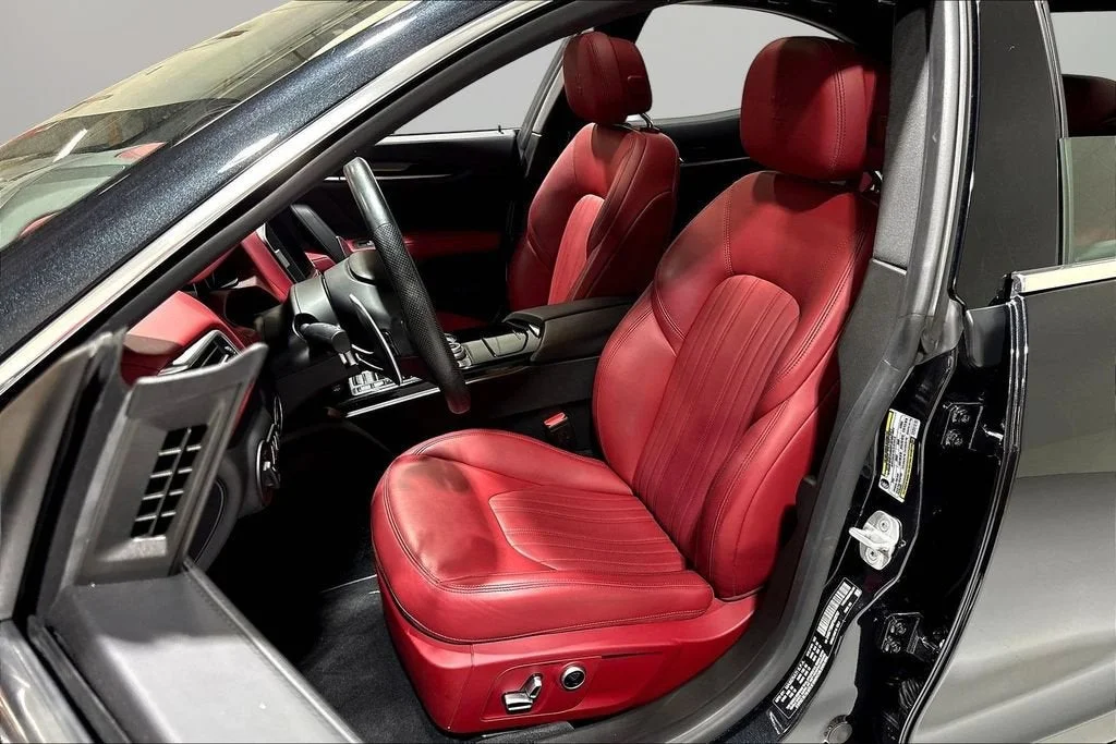 Used 2023 Nero Ribelle Metallic Maserati Modena image 21