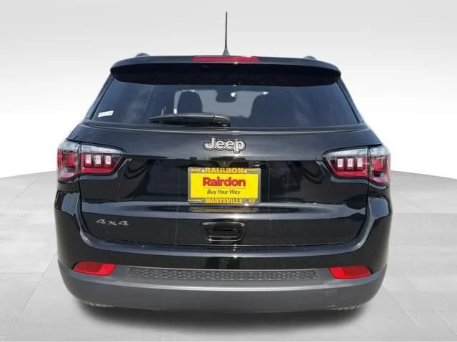 New 2026 Diamond Black Crystal Pearlcoat Jeep Latitude image 6