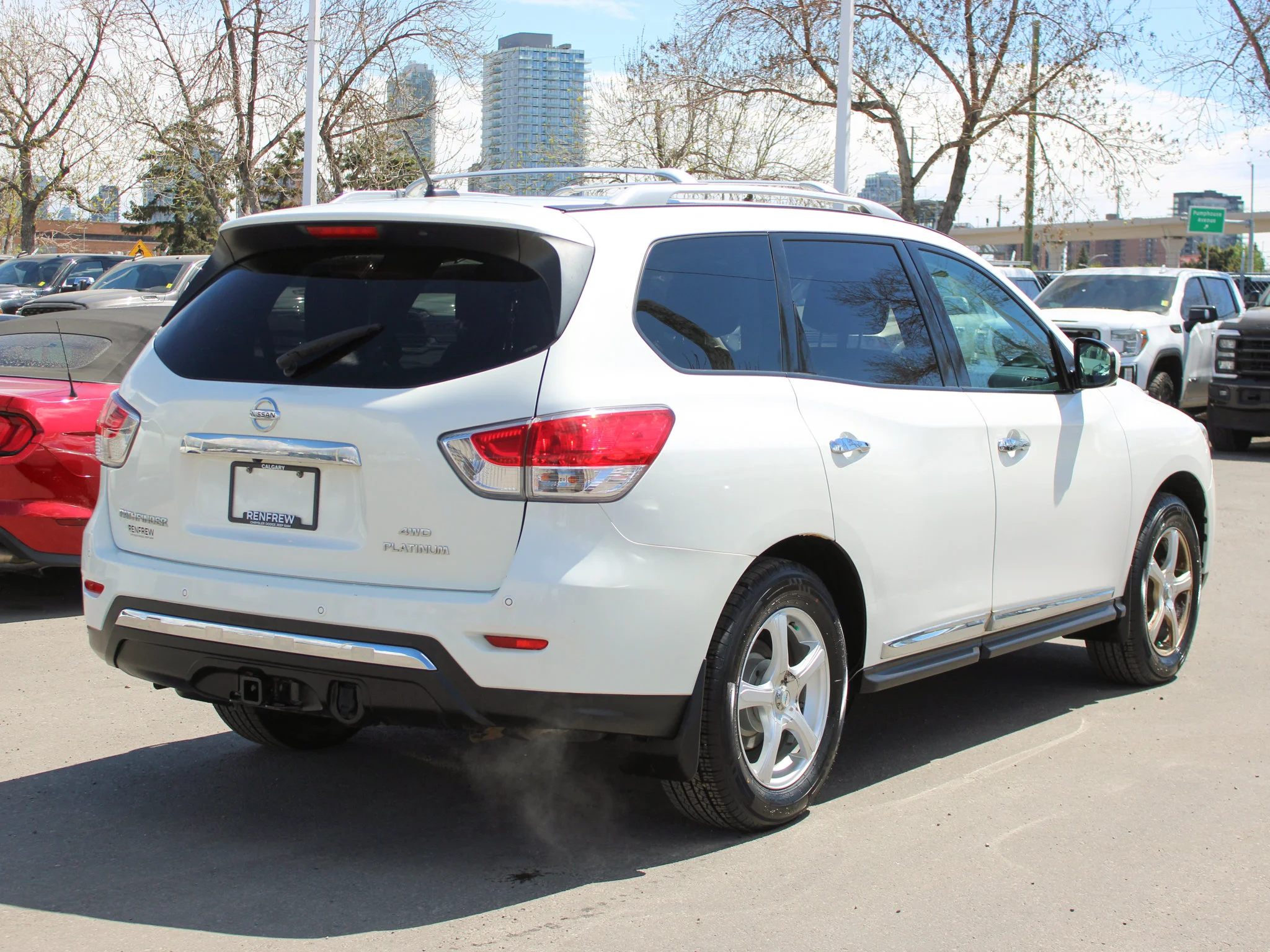 Used 2014 White Nissan Platinum * V6 | Heated/Cooled Seats | Rear DVD | Trailer Tow Package | BOSE | 360 Camera image 12