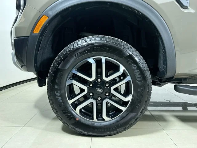 New 2025 MARSH GRAY Ford Lariat w/Sport Appearance, FX4 Off-Road Package & Leveling Kit Super Crew Cab image 10