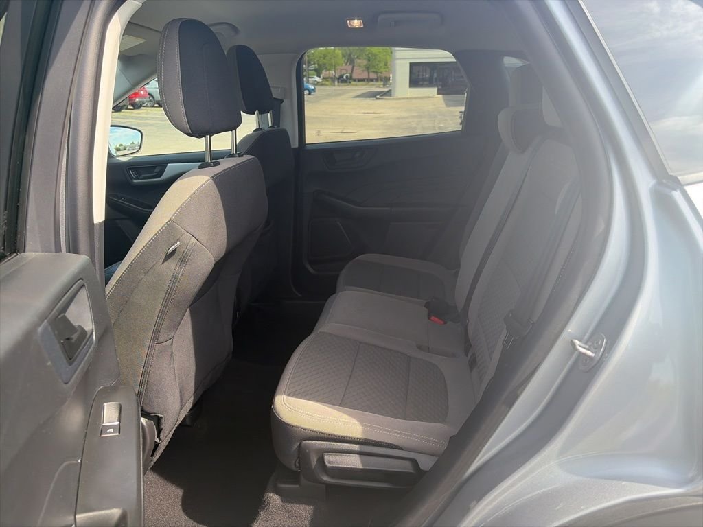 Used 2022 Silver Ford SE image 16