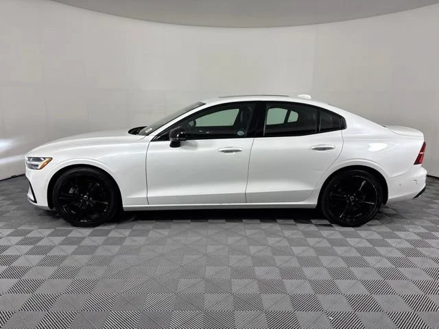 Used 2024 White Volvo Plus Black Edition image 9