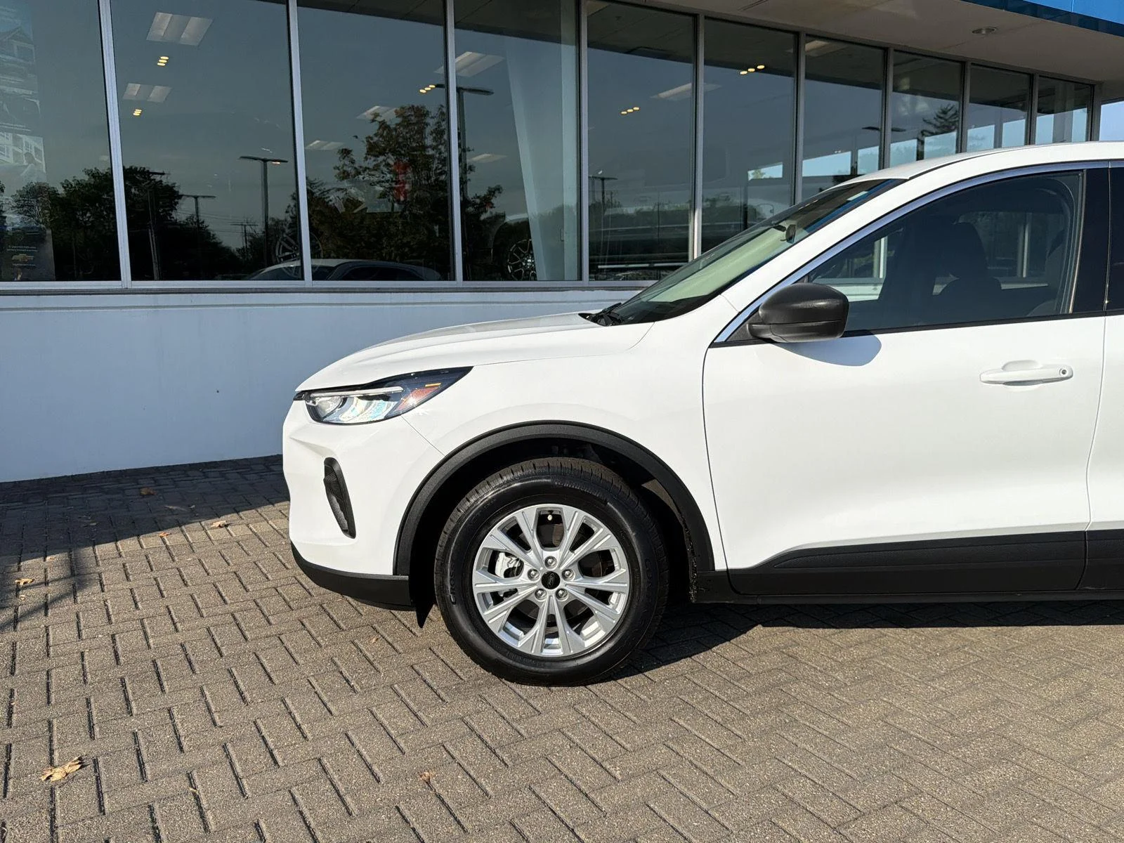 Used 2023 Oxford White Ford Active image 9