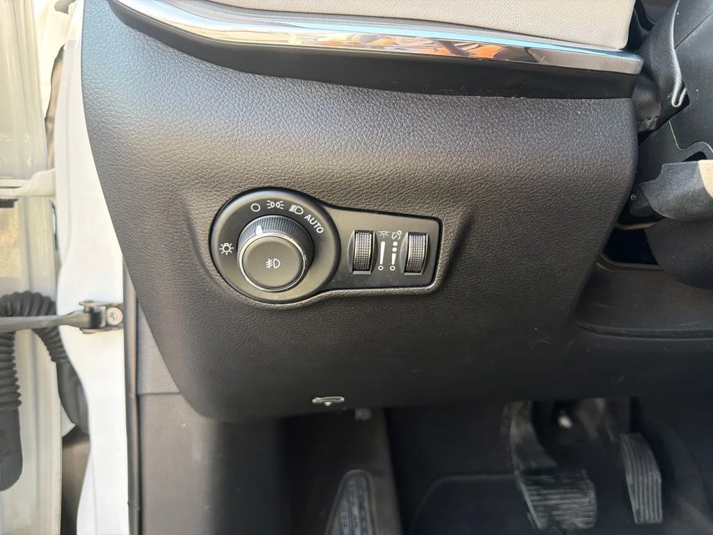Used 2022 White Jeep Limited image 8