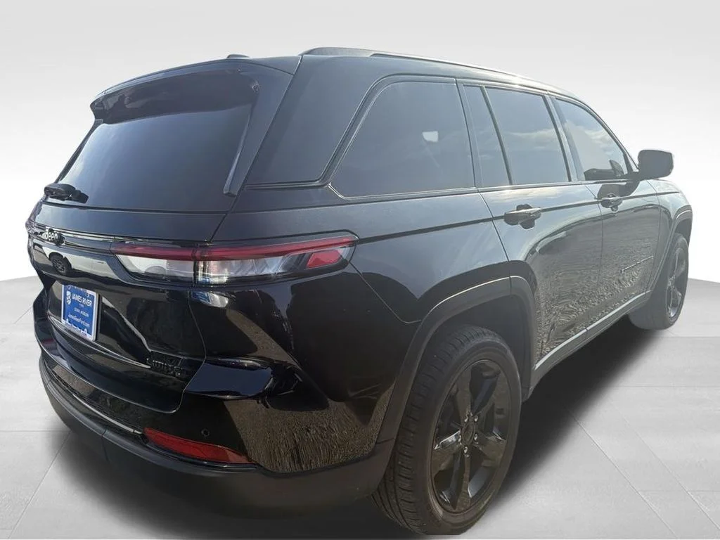 Used 2023 Diamond Black Jeep Limited image 24