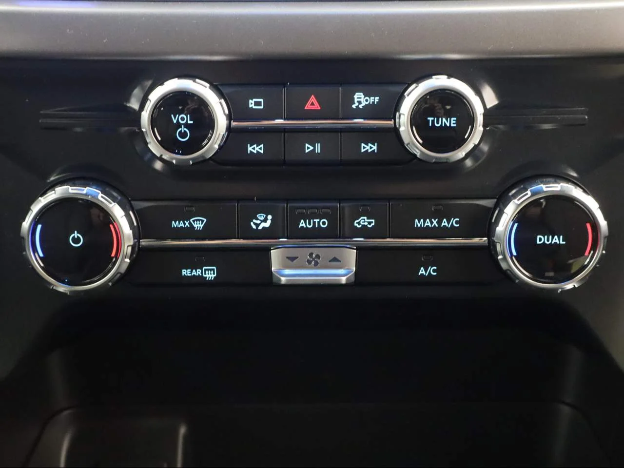 Used 2026 Agate Black Metallic Ford XLT image 10