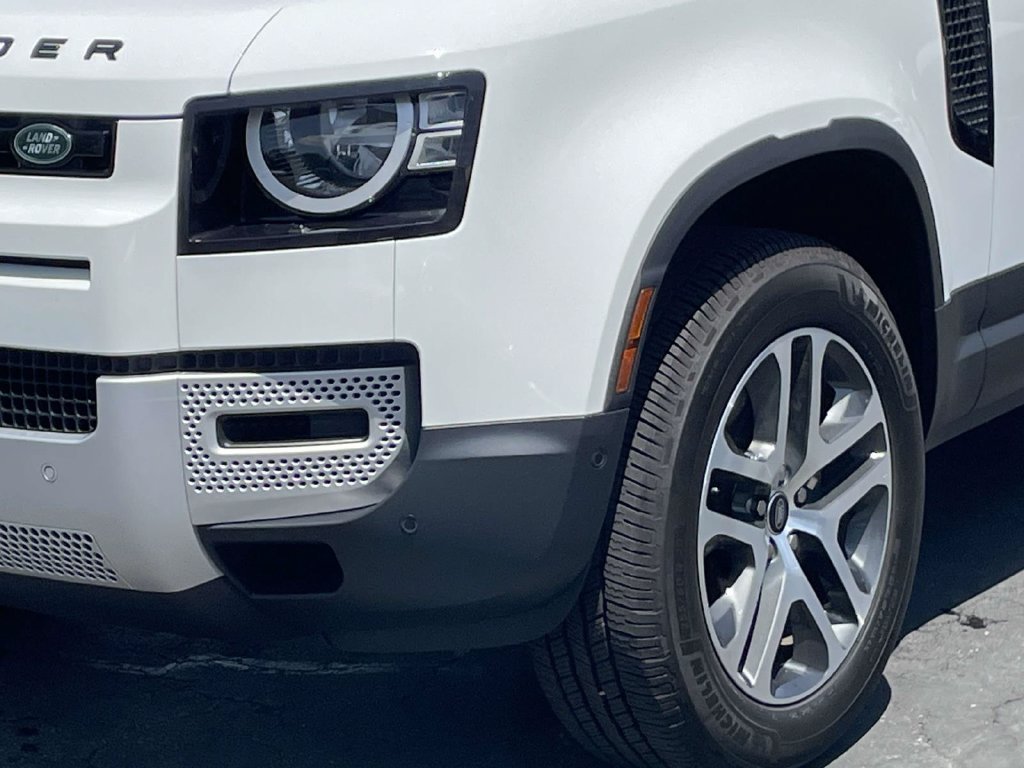 Used 2023 Fuji White Land Rover S image 7