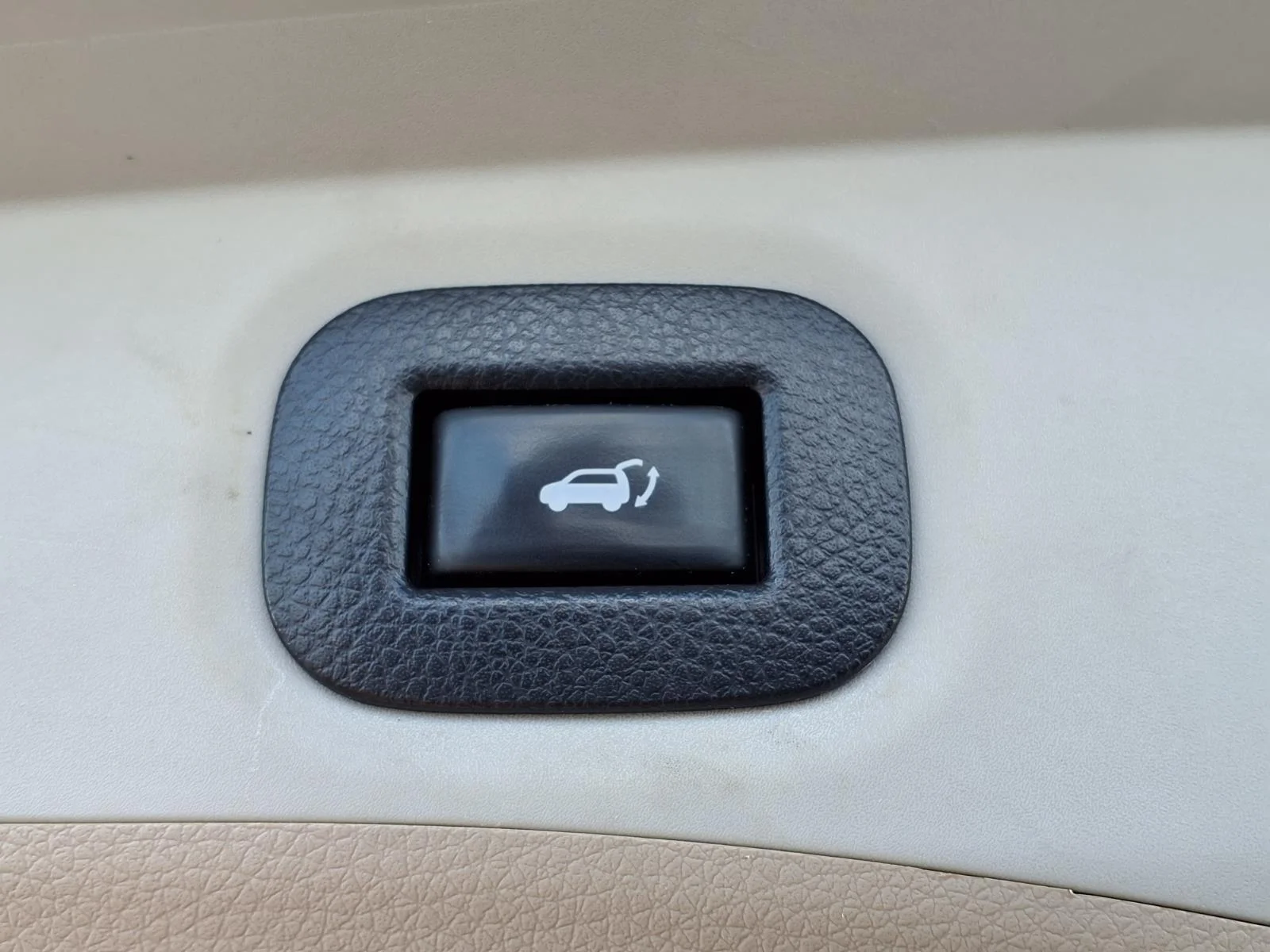 Used 2020 Caspian Blue Metallic Nissan SV image 26