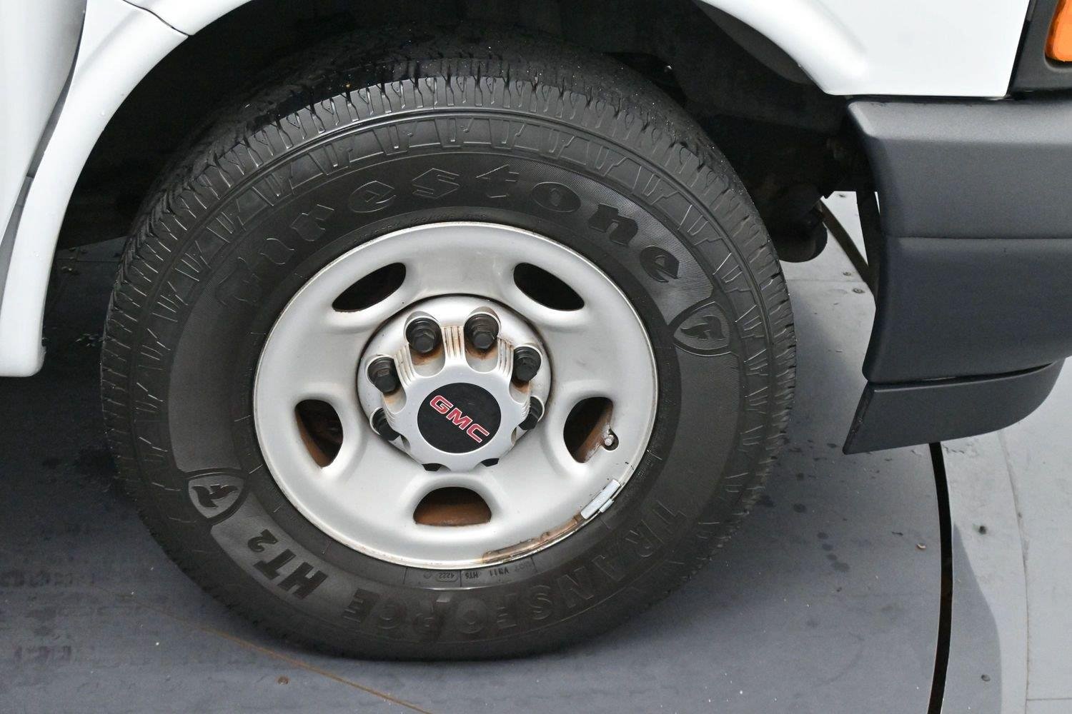 Used 2018 Summit White GMC 2500 image 26