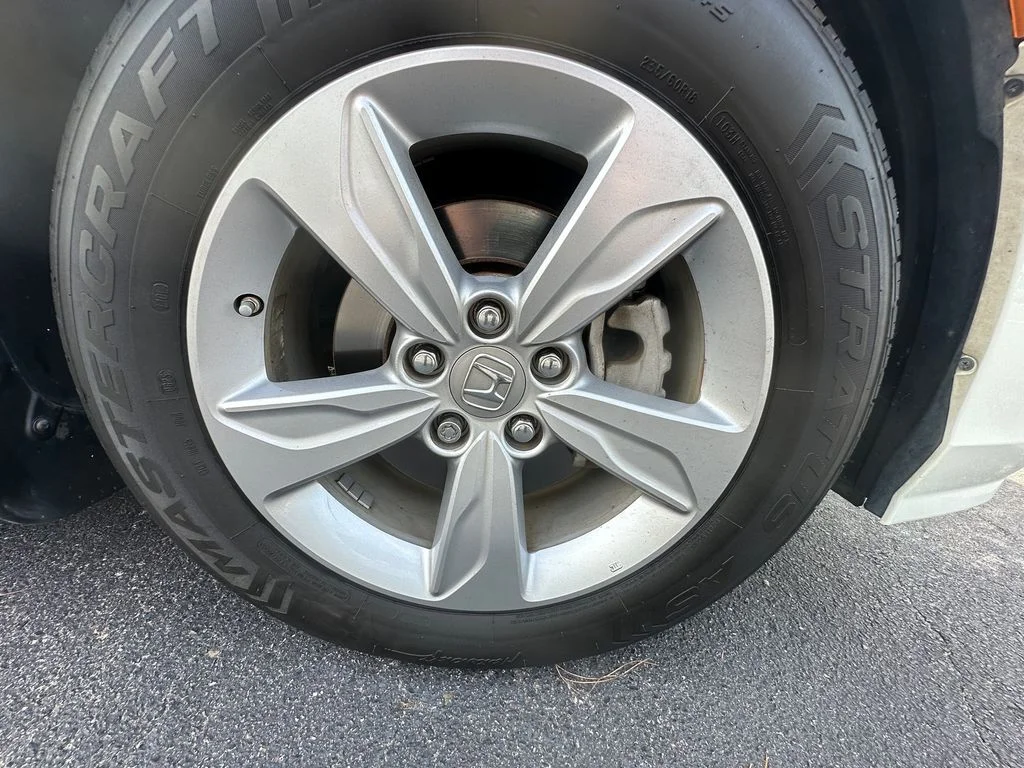 Used 2019 White Honda EX-L image 17
