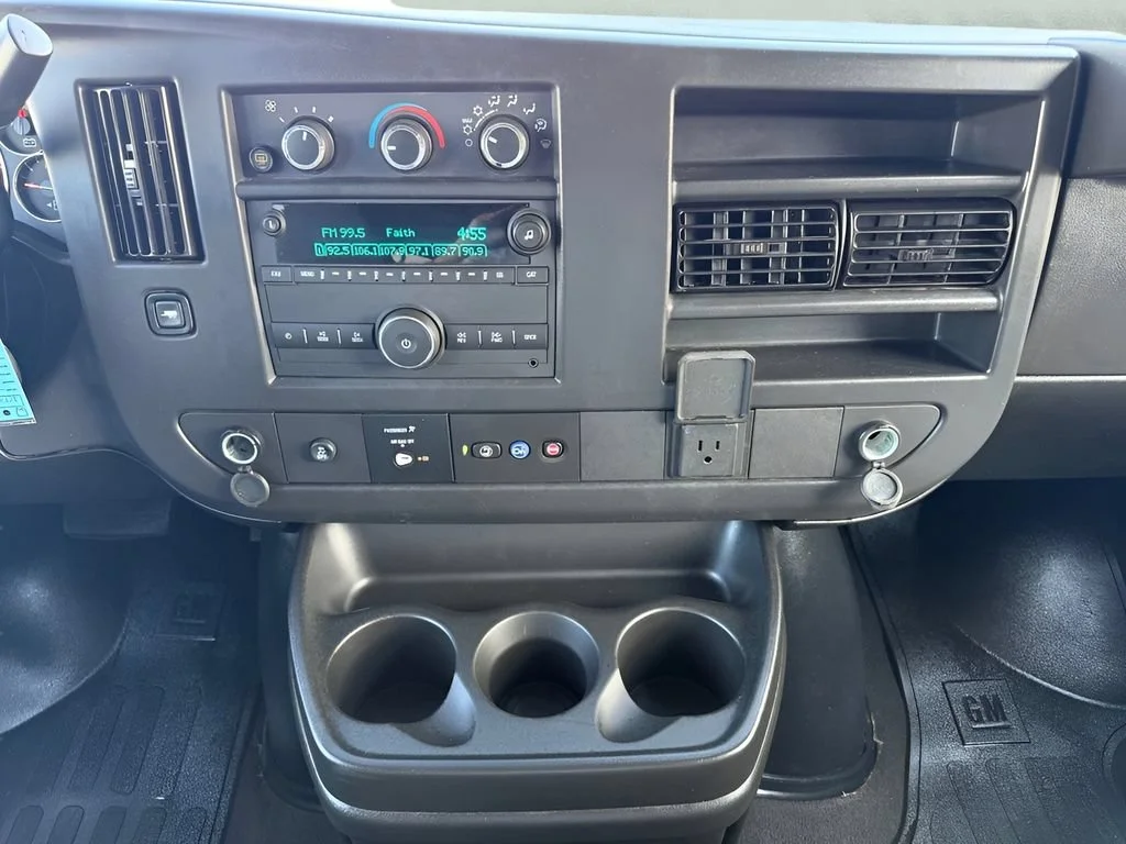 Used 2021 Summit White Chevrolet WT image 17