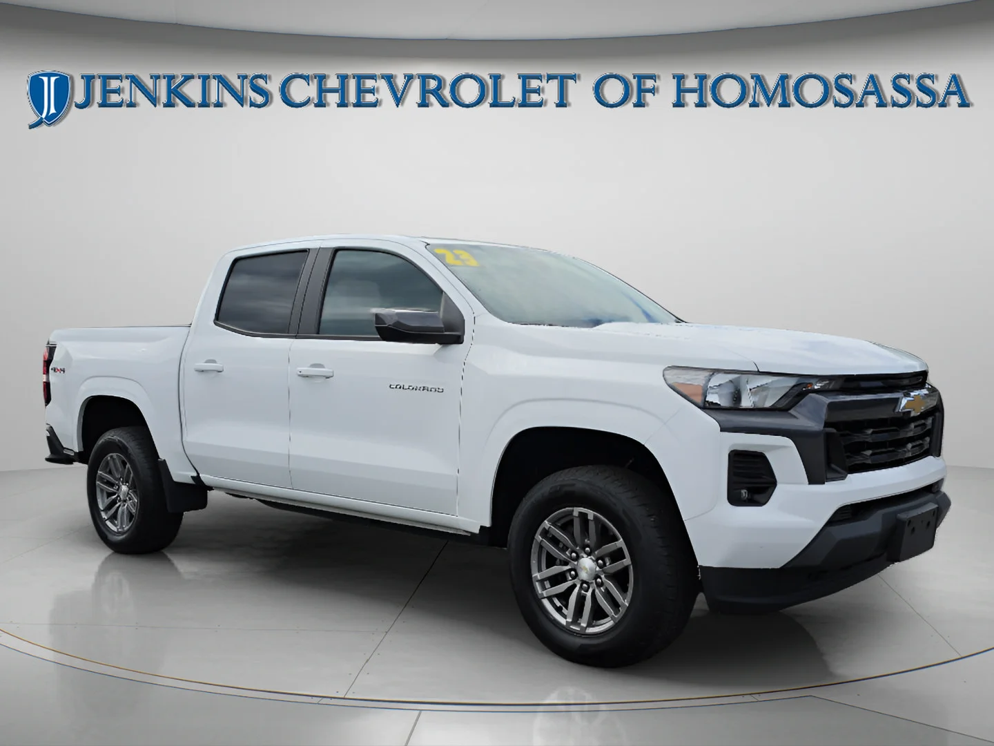 Used 2023 Summit White Chevrolet 4WD LT image 2