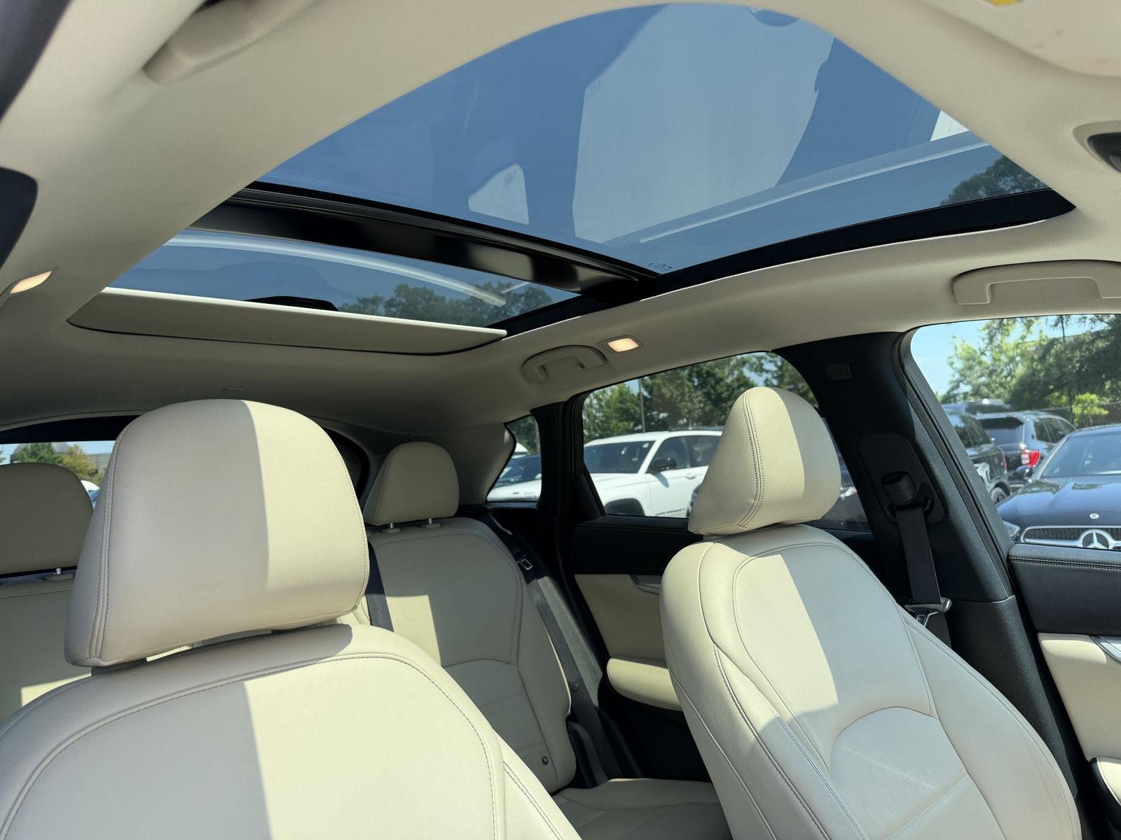 Used 2020 Majestic White INFINITI LUXE image 30