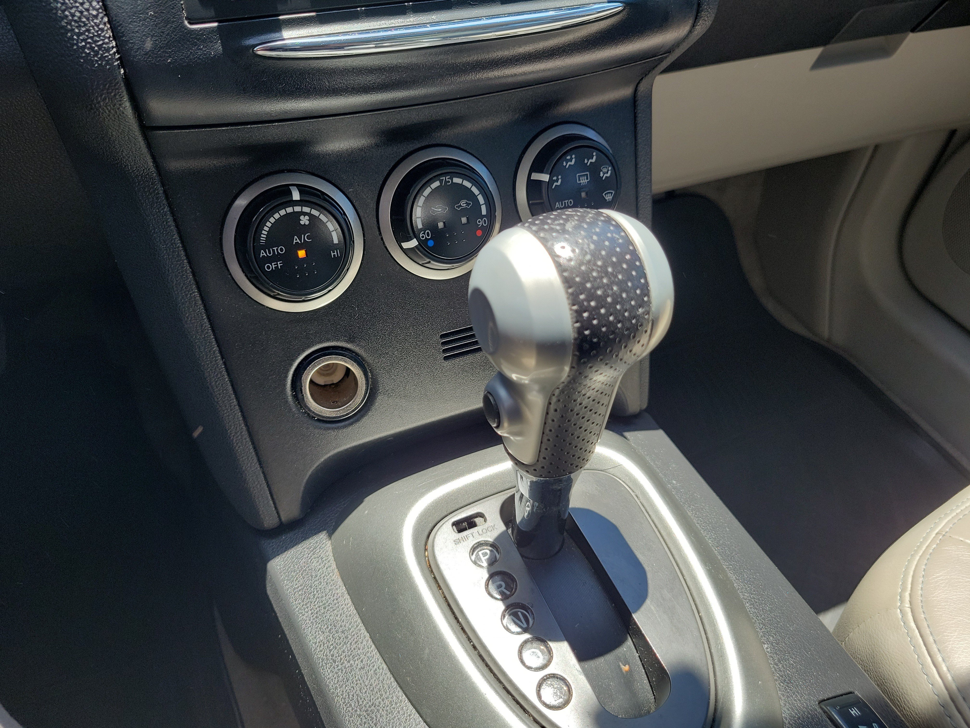 Used 2011 Indigo Blue Nissan SV image 27