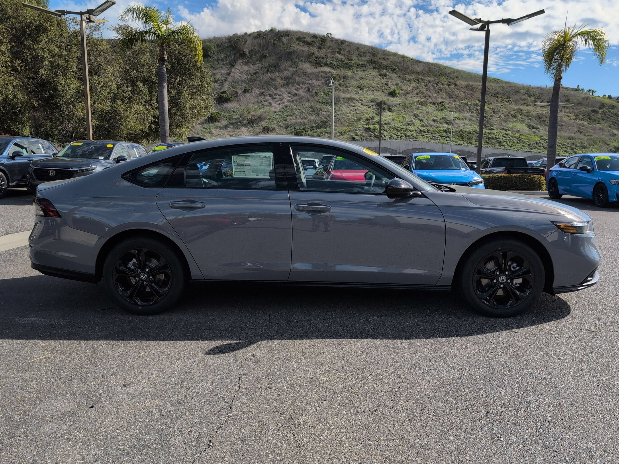 New 2025 Urban Gray Pearl Honda SE image 6