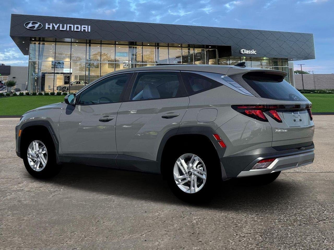 New 2026 Hampton Gray Metallic Hyundai SE image 4