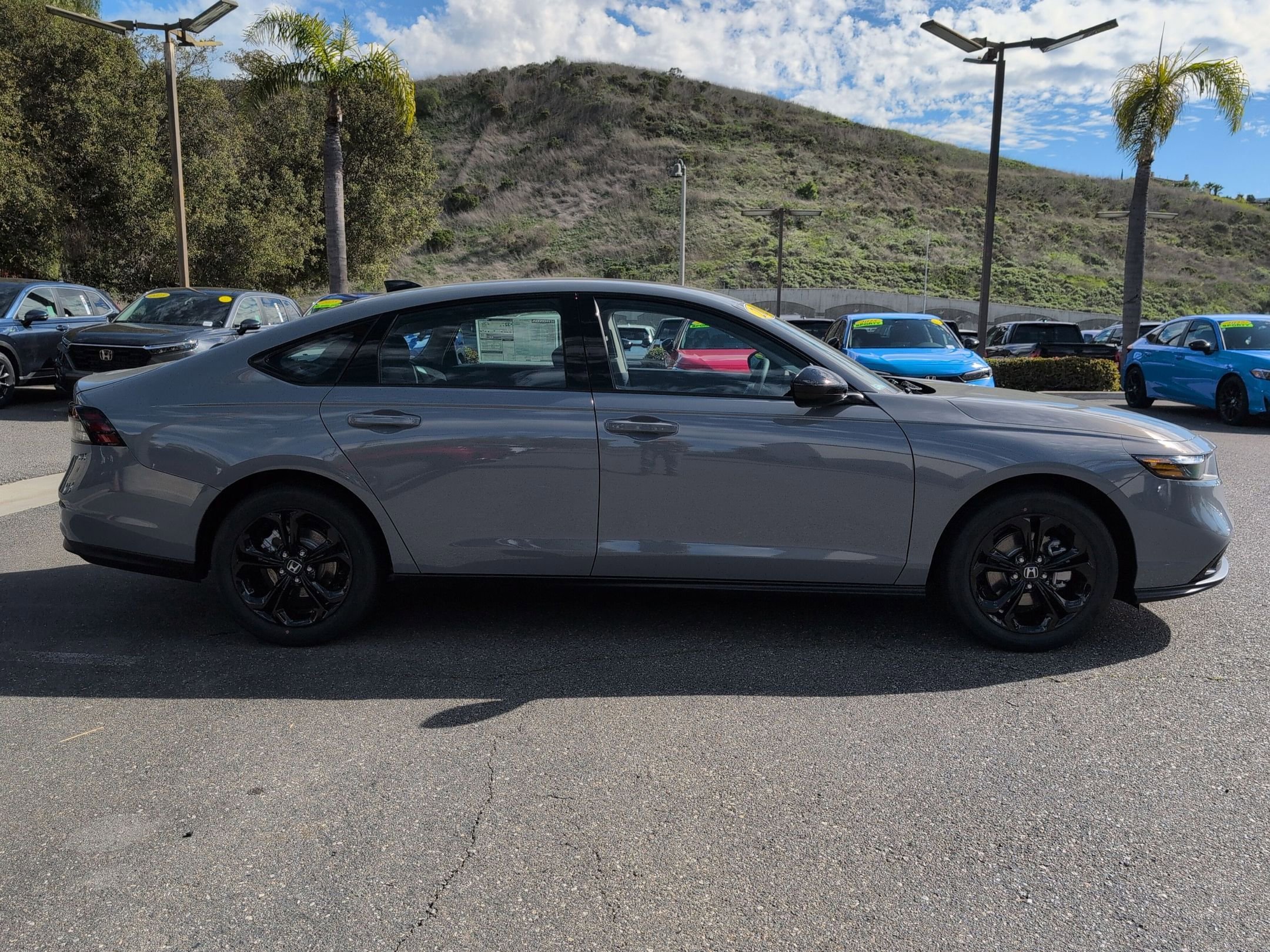 New 2025 Urban Gray Pearl Honda SE image 6