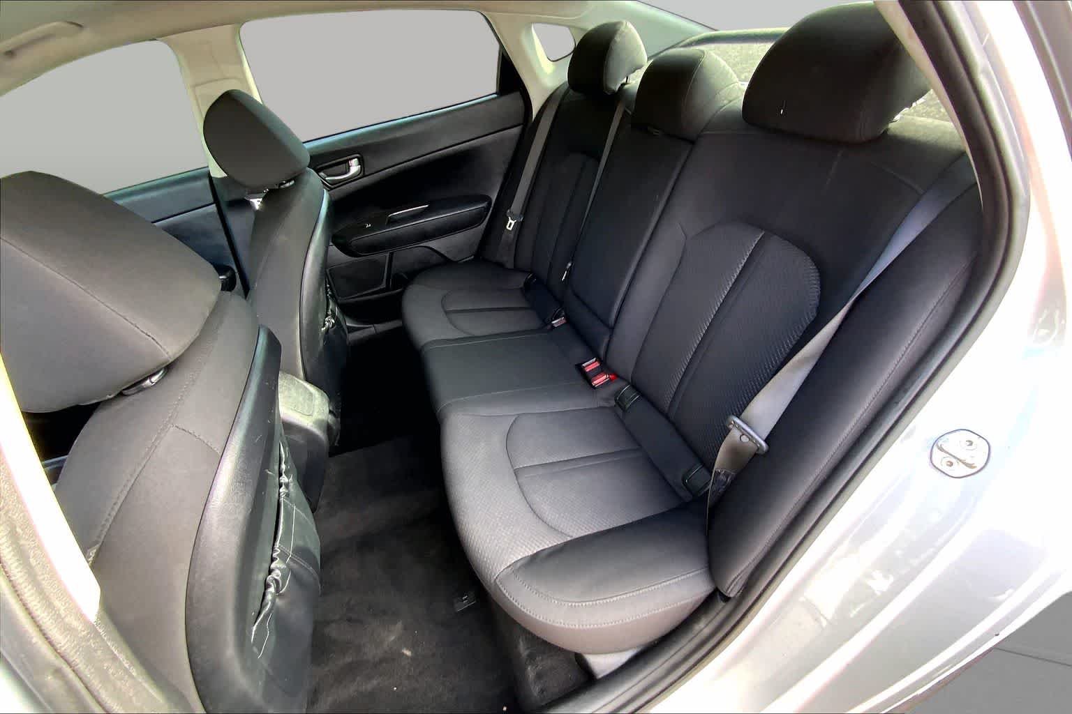 Used 2018 Sparkling Silver Kia LX image 20