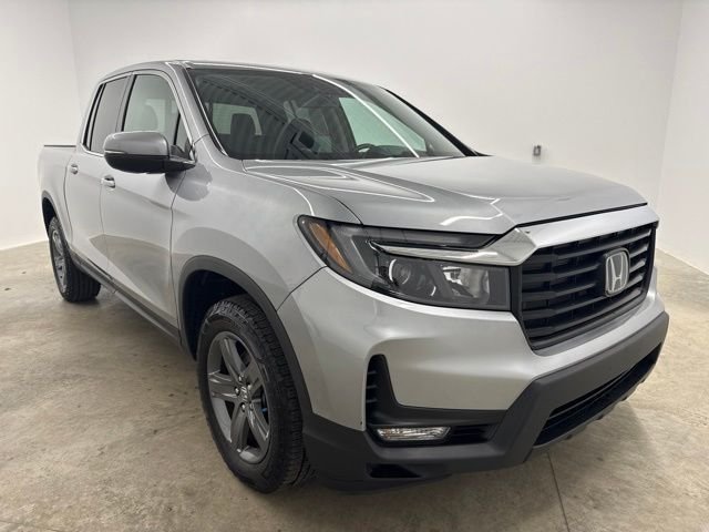 Certified Used 2023 Lunar Silver Metallic Honda RTL image 3